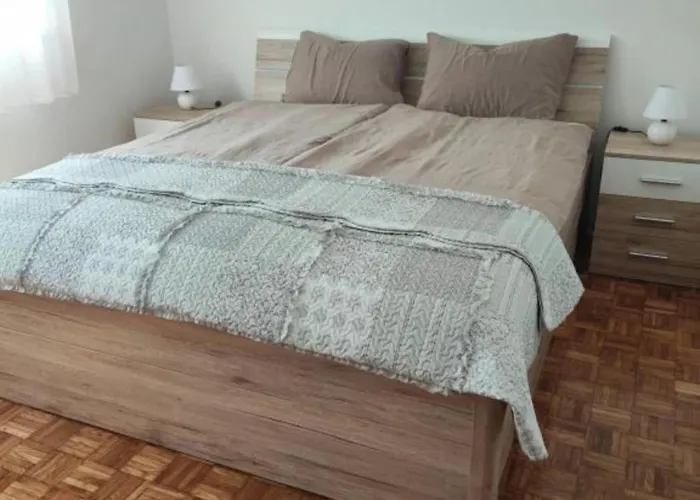 One Bedroom With Balcony 아파트 풀라