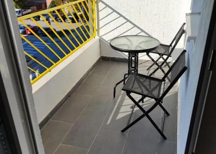 One Bedroom With Balcony 아파트 *